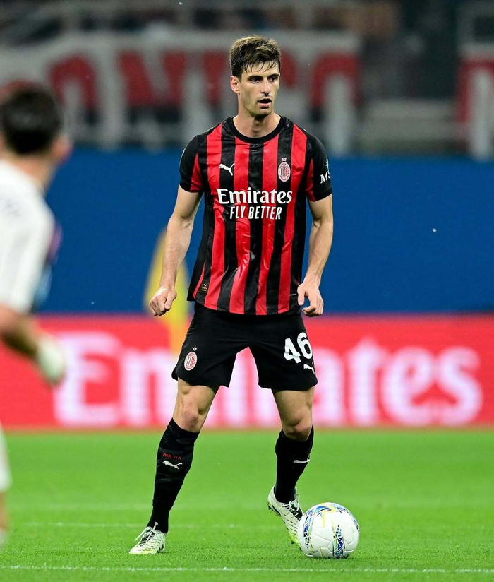 九游电脑版下载-加比亚发文支持米兰，配文Forza Milan Sempre|AC米兰_新浪体育_新浪新闻